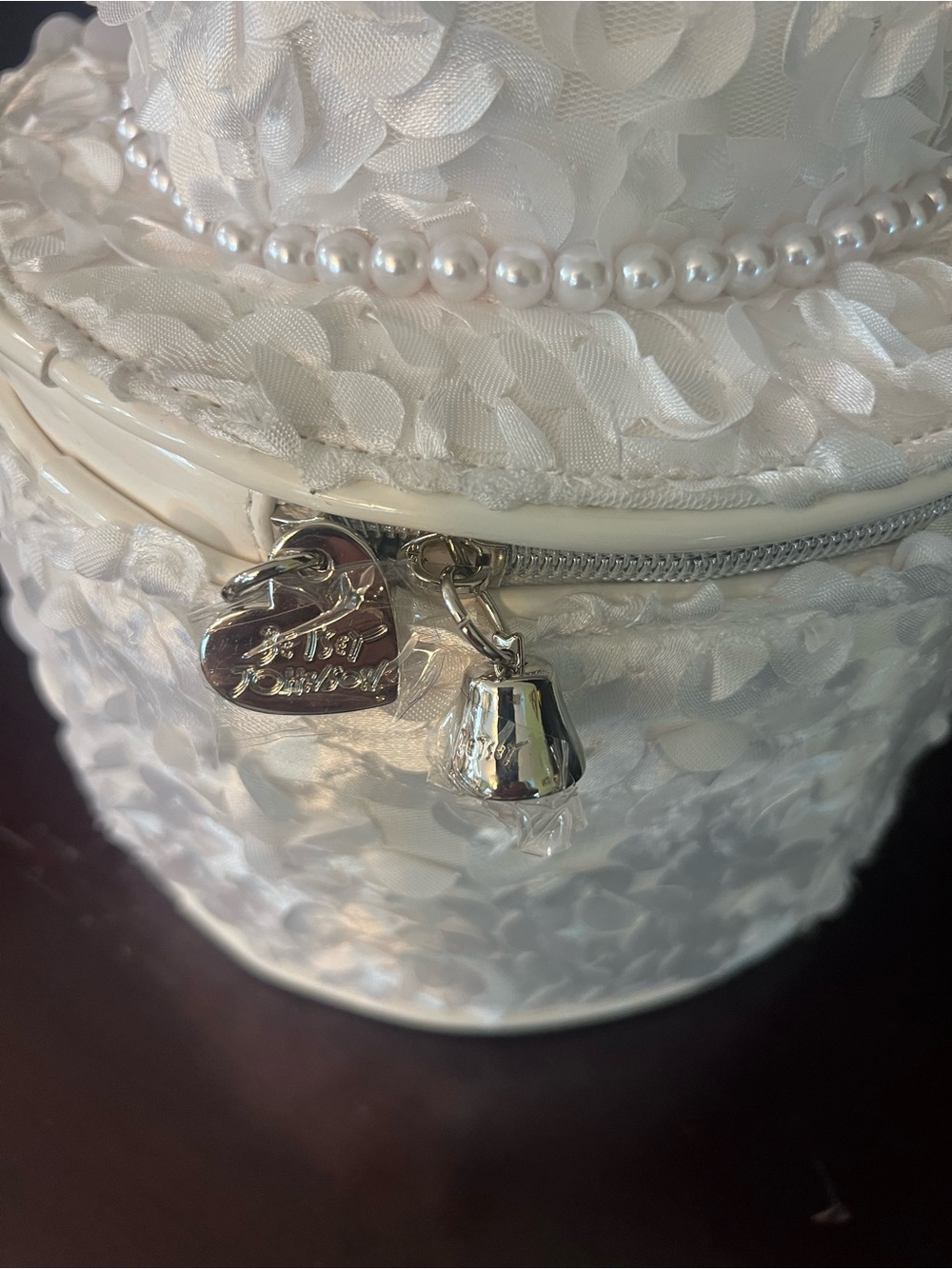 Betsey Johnson Kitsch Frost Yourself Wedding Cake Crossbody - Picture 4 of 5